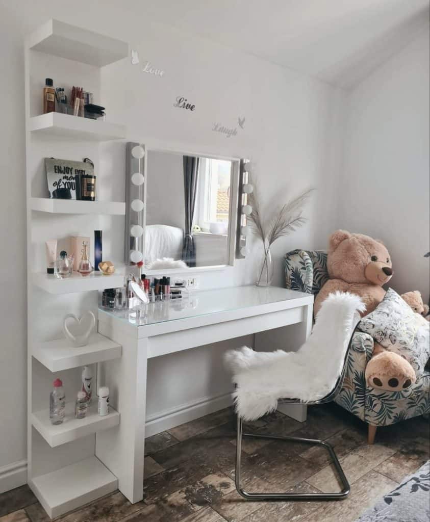 What You Need For a Makeup Corner On a Budget