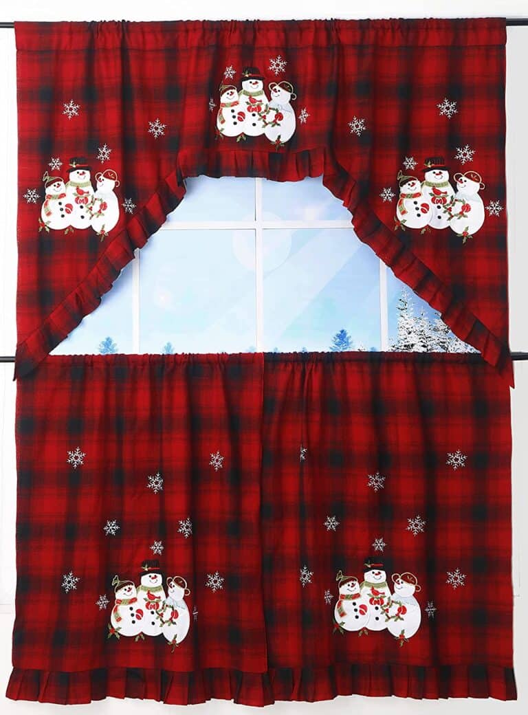 Christmas Curtains to Complete Your Home Decor