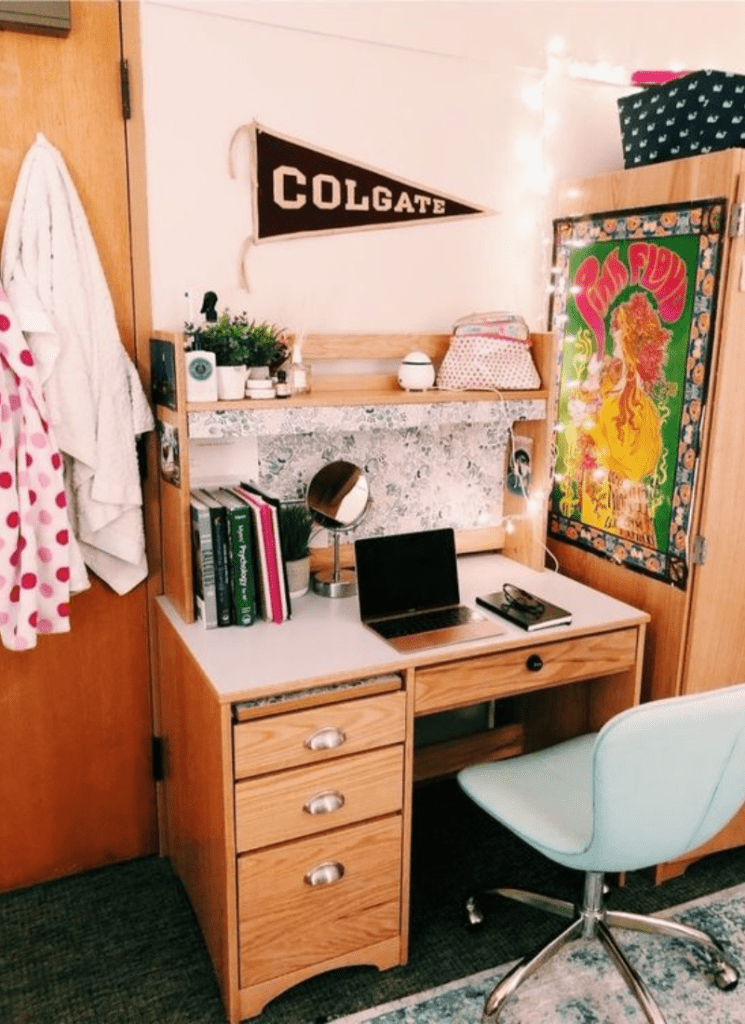 Desk Essentials You Will Actually Use In Dorm Room