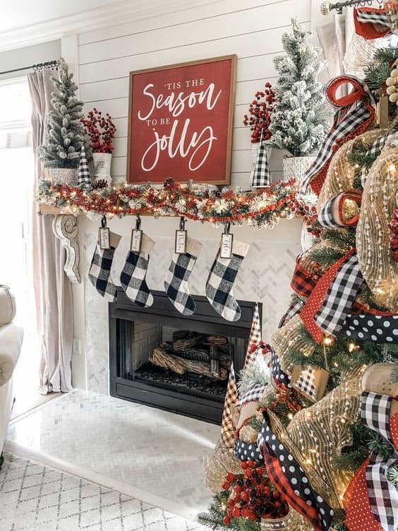 First Christmas Decor for Your New Apartment | 17 Items to Have for Your First Christmas in Your New Home