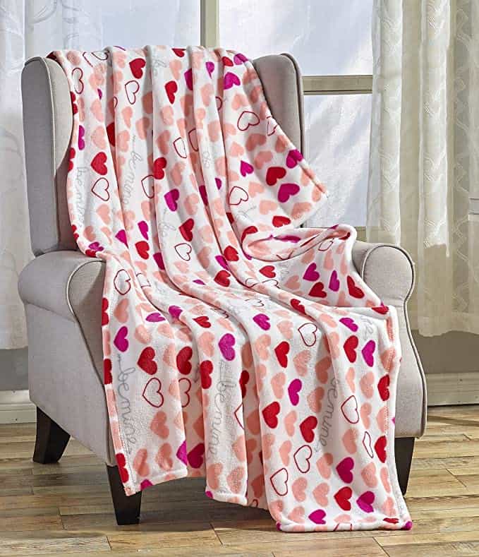 Throw blanket with hearts