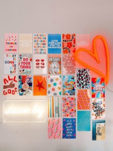 20 Photo Wall Collage Ideas For Every Bedroom + DIY Collages