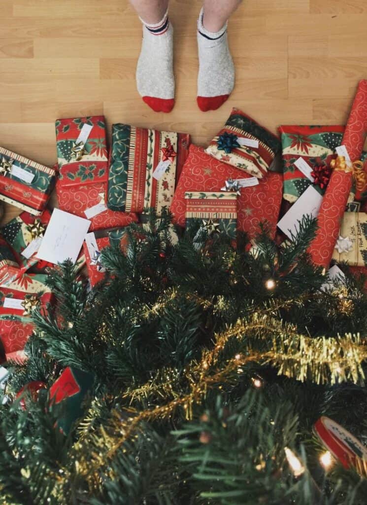 20+ Gifts for a Teenage Daughter's Boyfriend on Their First Christmas Together.
