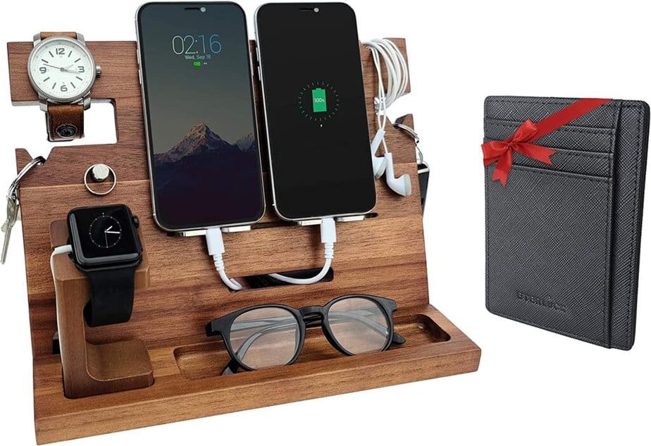 20+ Christmas Gifts for a Teenage Daughter's Boyfriend - wooden docking station