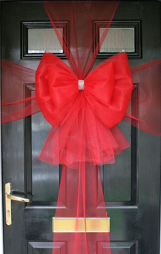Festive bow for dorm door Christmas decor ideas