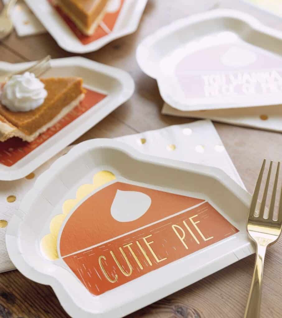 Friendsgiving Decor Ideas