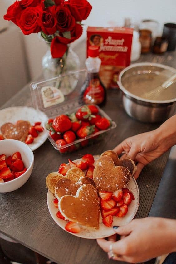 Last Minute Genius DIY Valentine's Day Gifts - heart pancakes