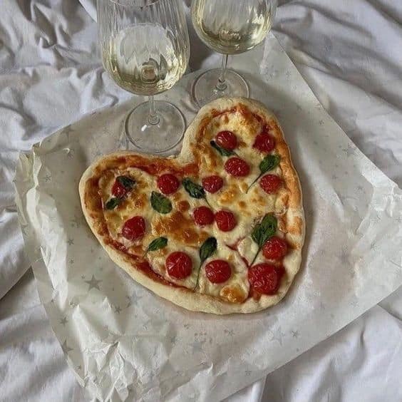 Last Minute Genius DIY Valentine's Day Gifts  - pizza heart