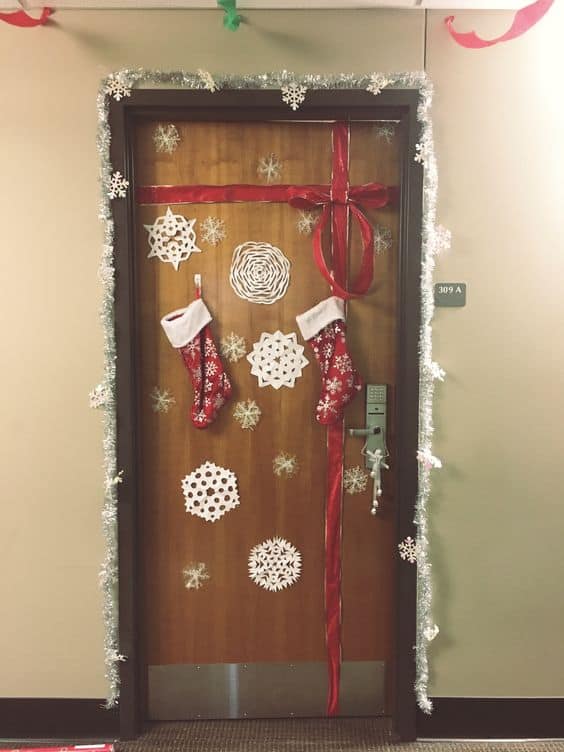Christmas Snowflakes for dorm door decor ideas