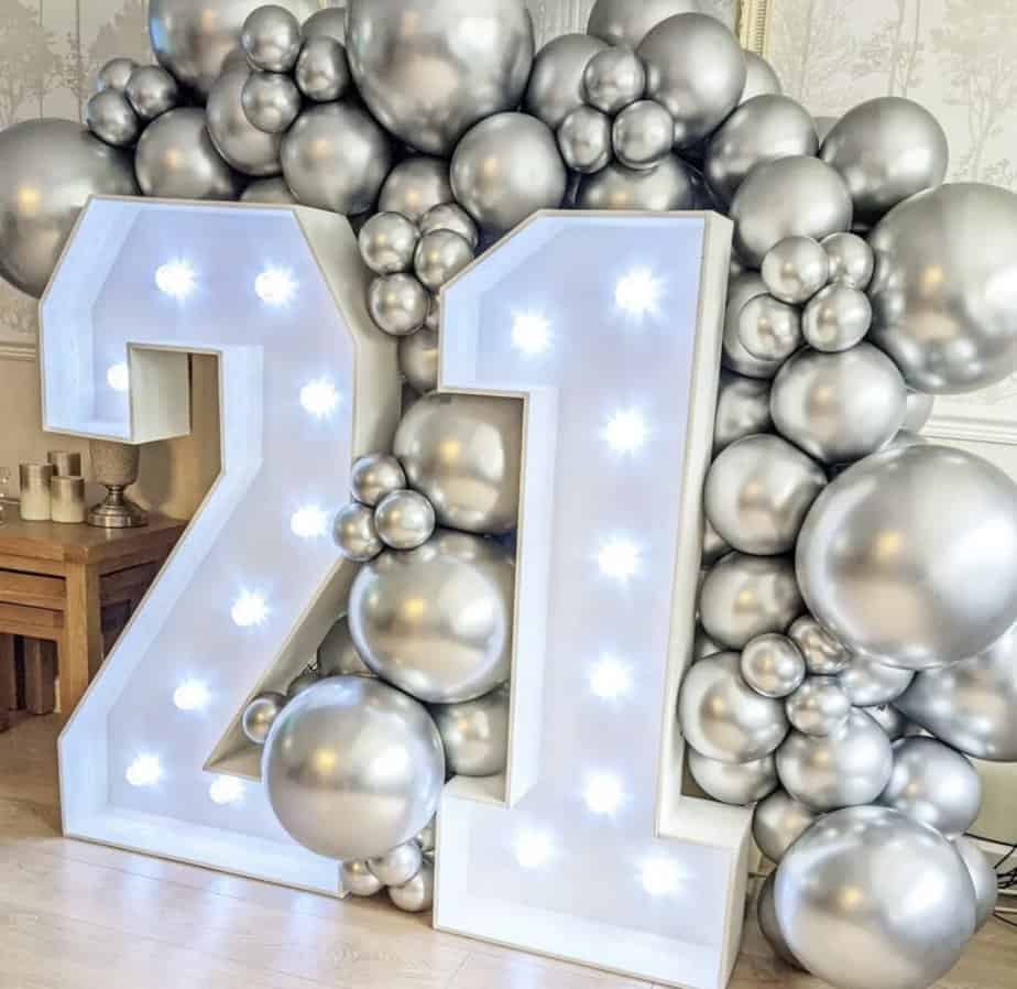30 ideas for birthday with silver balloons