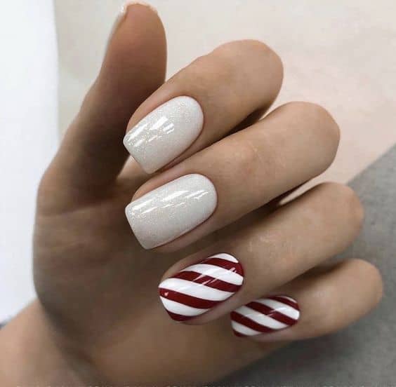 26 Christmas Short Nails to Copy This Year