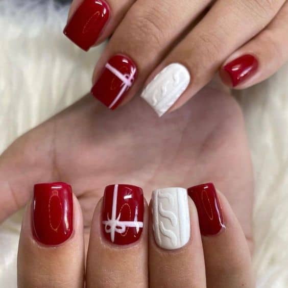 26 Christmas Short Nails to Copy This Year