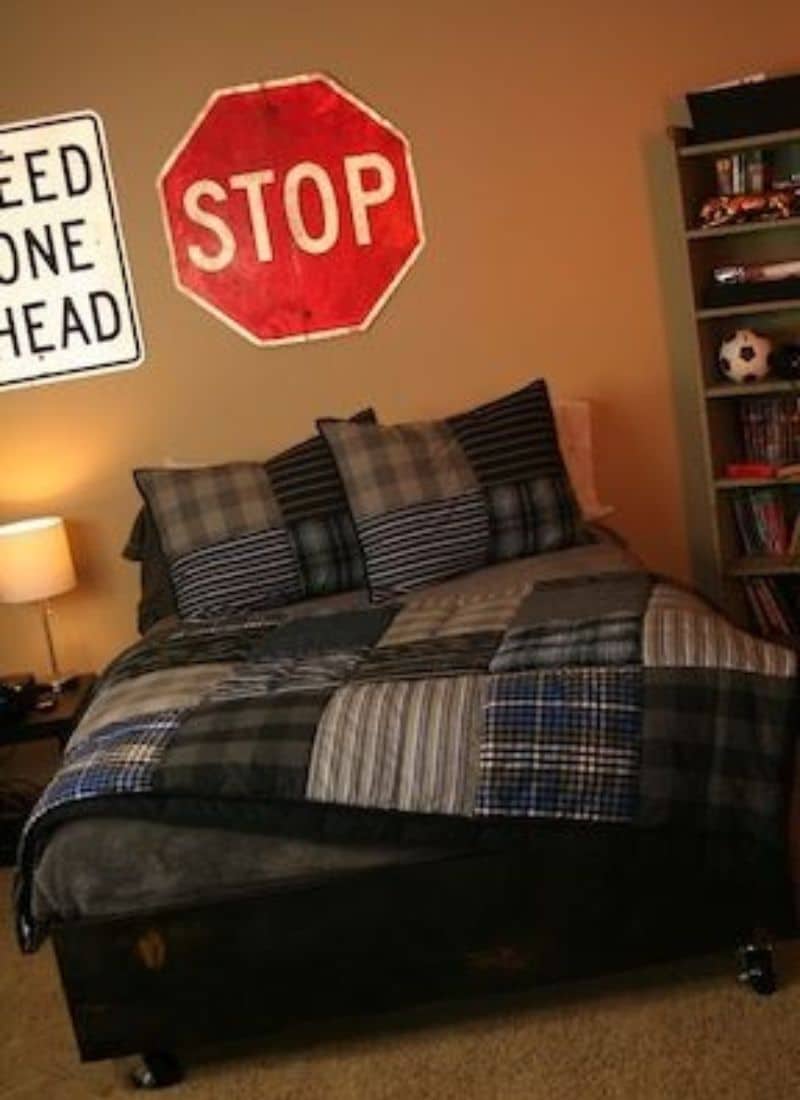 How To Hang A Street Sign On Your Wall? (With & Without The Nails)