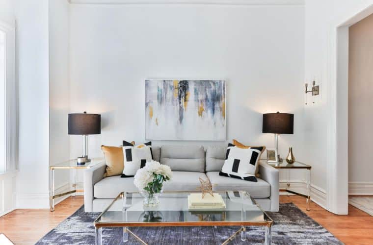 White vs. Colored Walls: Making the Right Choice for Your Living Room