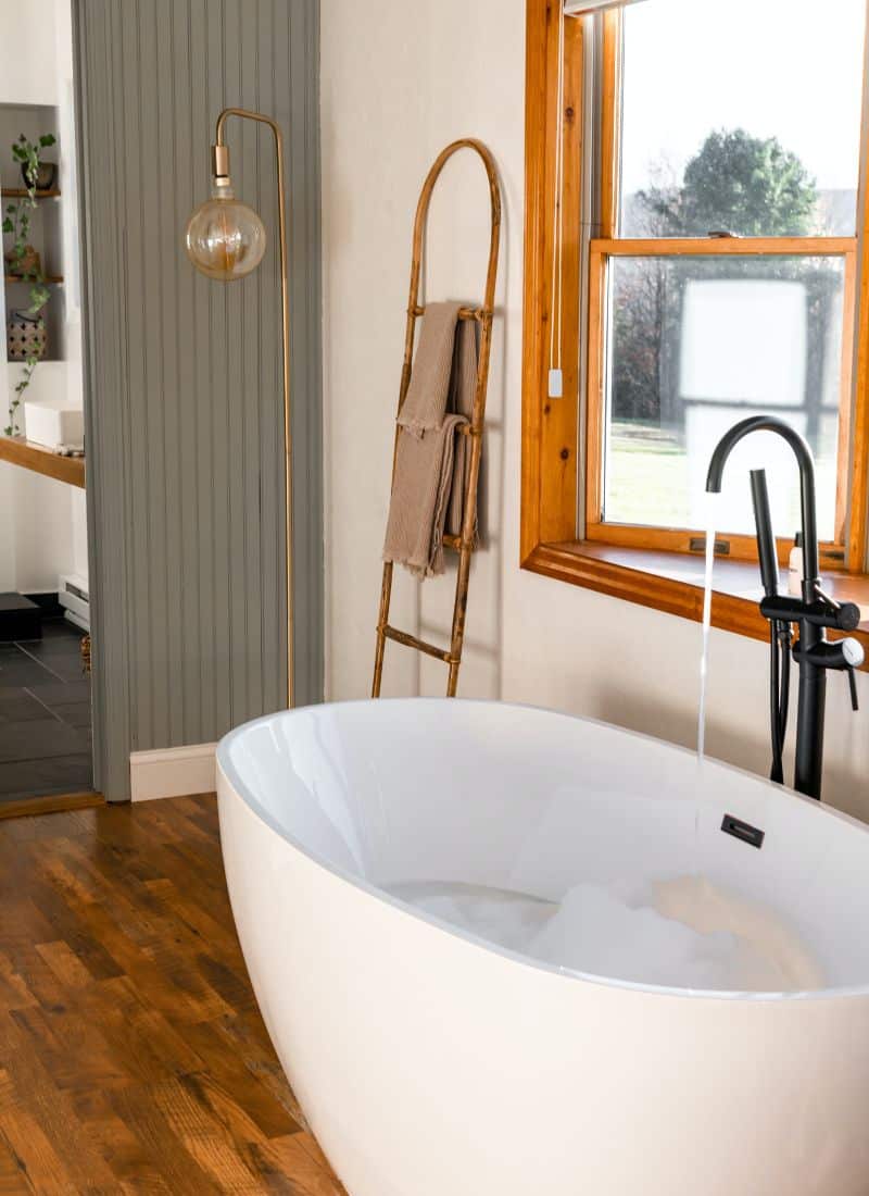 Best Bathtubs for Tall People: Luxurious Options to Accommodate Every Inch