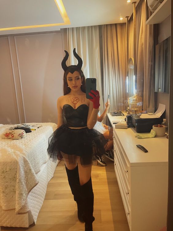 Maleficent halloween costume ideas for girls