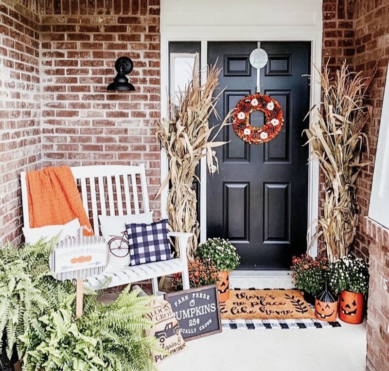 27 Fall Front Porch Ideas to Make Your Neighbors Jealous in 2024