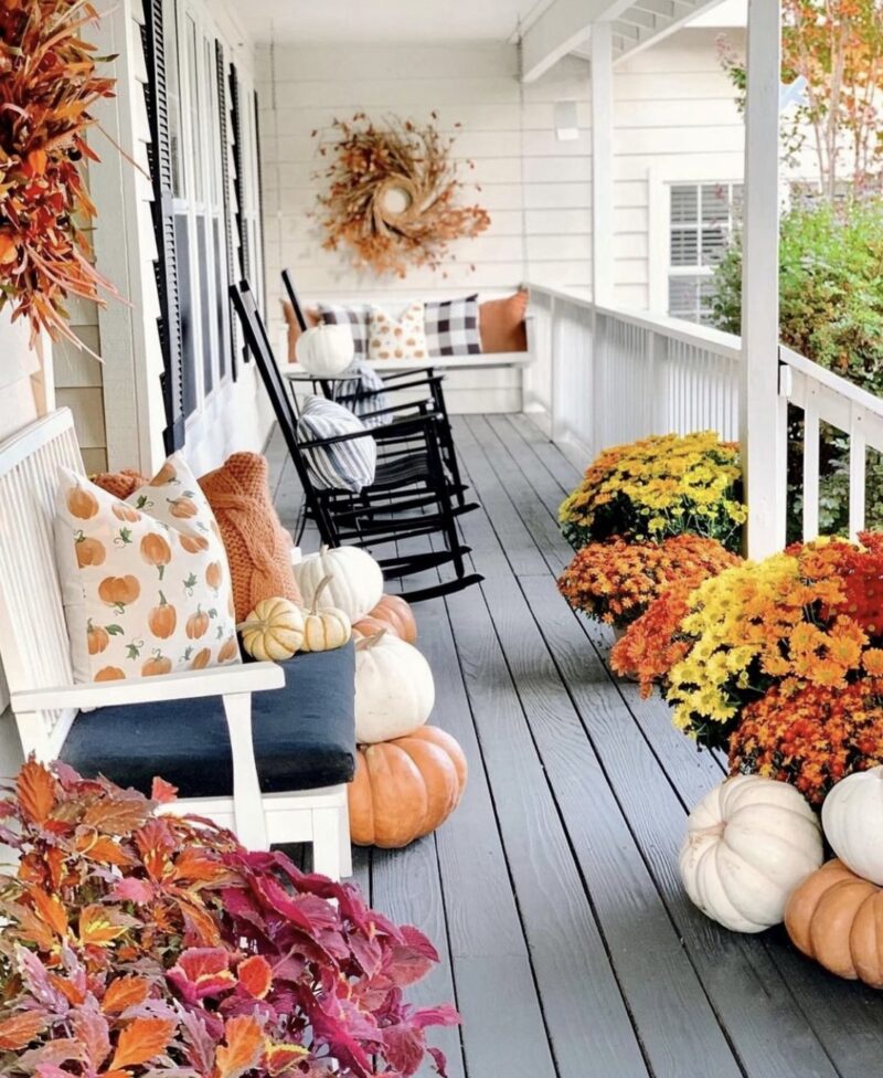 27 Fall Front Porch Ideas to Make Your Neighbors Jealous in 2026