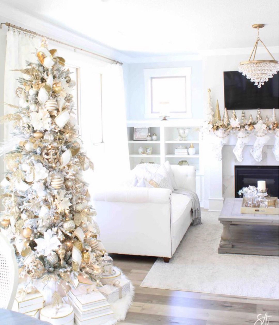 27 Christmas Living Room Decor 2025: Tinsel, Tacky Sweaters, and Too ...
