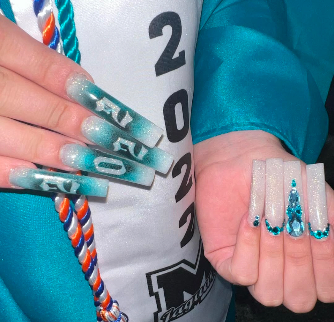 28 Graduation Nail Ideas to Celebrate Your Big Day