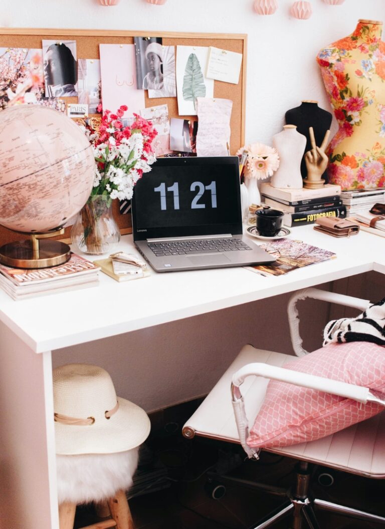 How to Decorate an Office That Has No Windows: Brighten Up Your Space