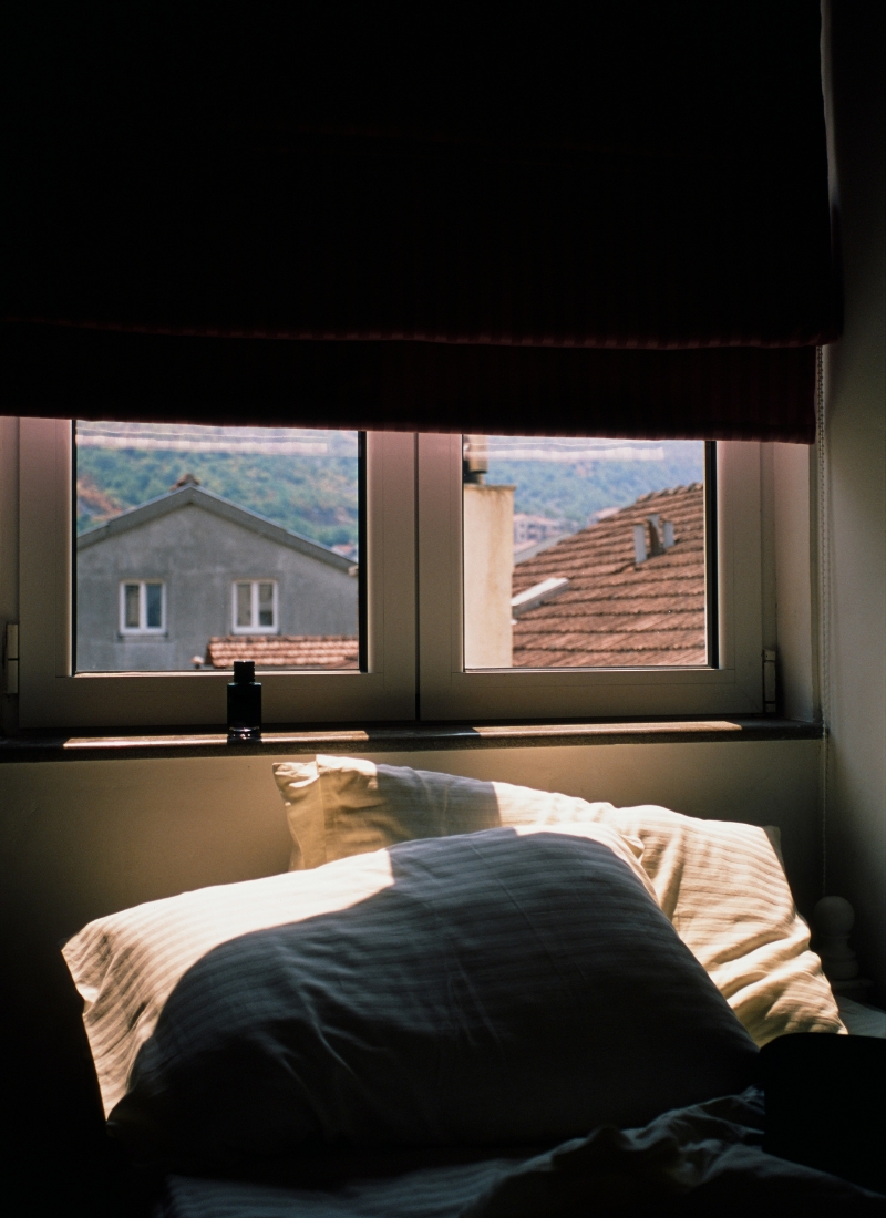 How to Blackout Windows? 6 Easy Methods