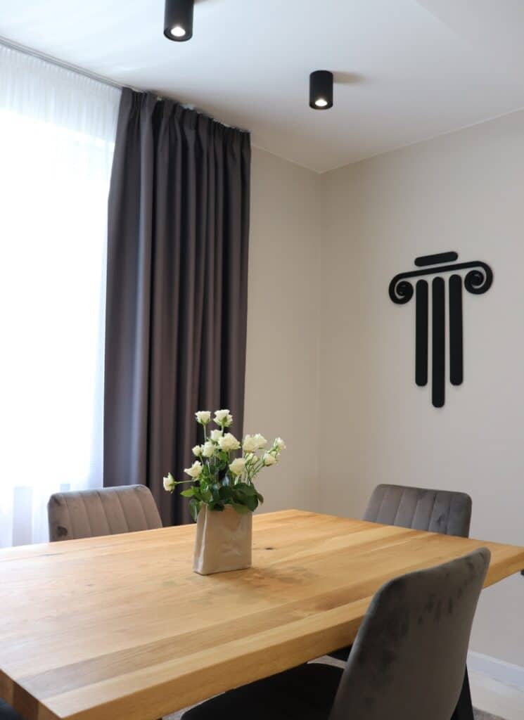 Simple Ways to Decorate Using Just Three Colors