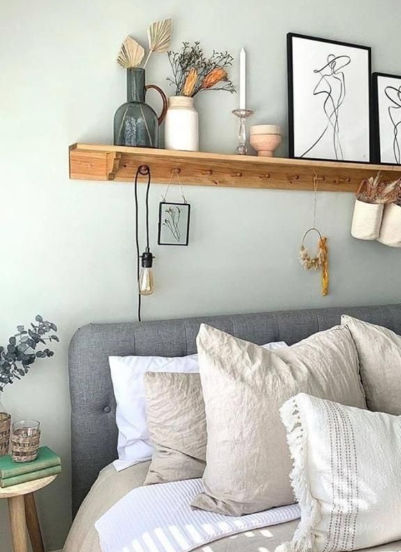 Ideal Height for Hanging Floating Shelves Above Bed
