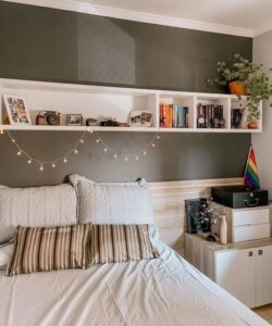 Ideal Height for Hanging Floating Shelves Above Bed