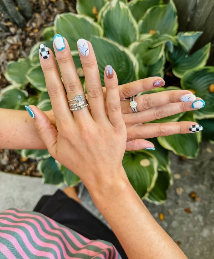 Soft Berry Nails for September's Quiet Charm