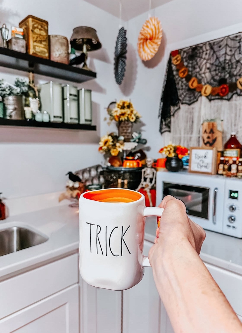 Halloween kitchen decor