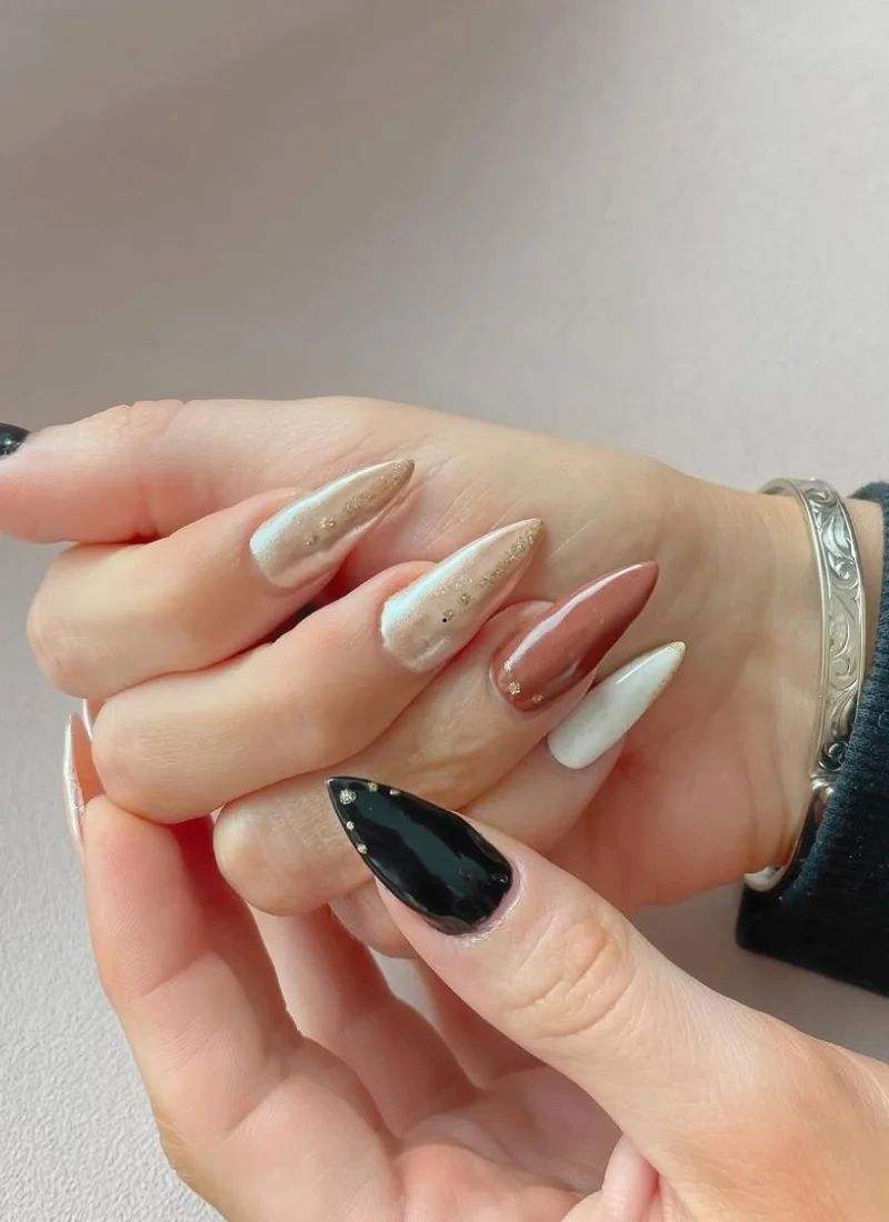 Almond, Coffin & Stiletto Thanksgiving Nails to Screenshot