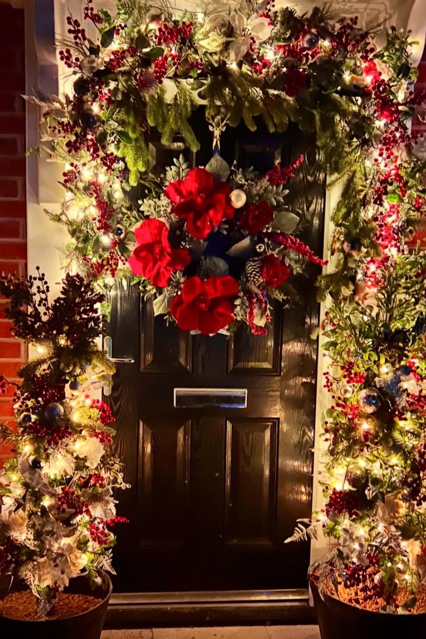 23 Christmas Door Decor Ideas That Make Your Entry Instantly Merry