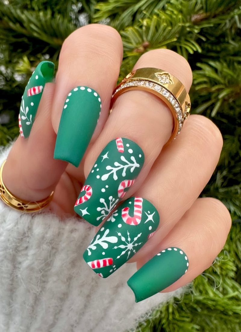 31 Candy Cane Nails You’ll Want All December