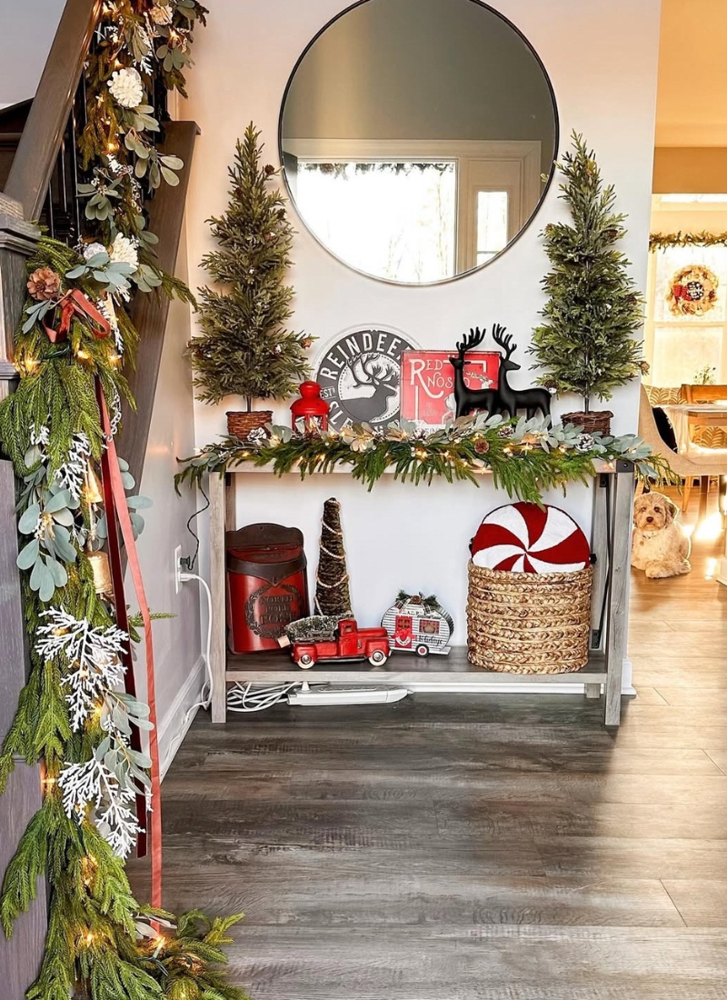 Christmas Entryway Magic: 36 Easy Ideas to Wow at the Door