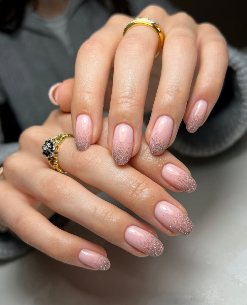 Rosy neutral nails with soft sugar fade