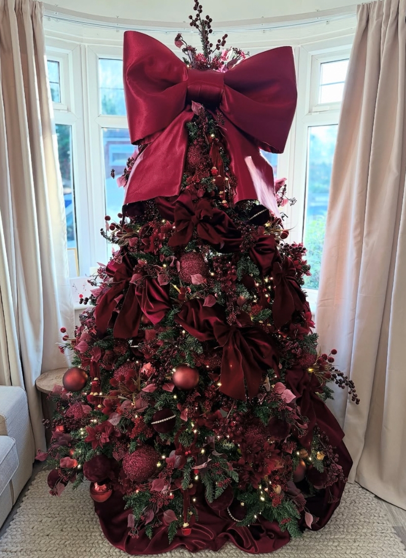 Burgundy Christmas Tree Ideas for a Luxe Holiday