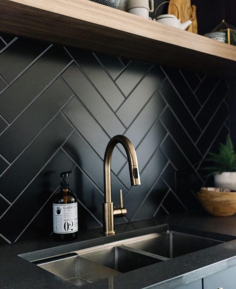 17 Black Kitchen Backsplash Ideas - Herringbone/Hex/Slab (Which One Are ...