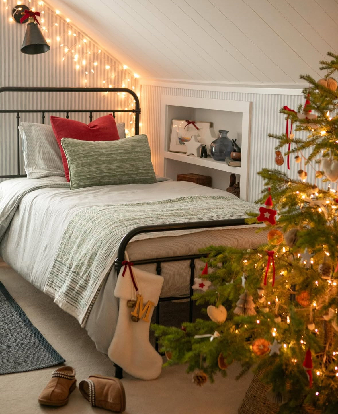 How to Decorate a Kids’ Bedroom for Christmas - 22 Easy Wins