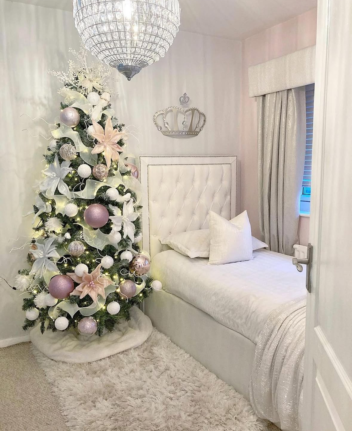 How to Decorate a Kids’ Bedroom for Christmas - 22 Easy Wins