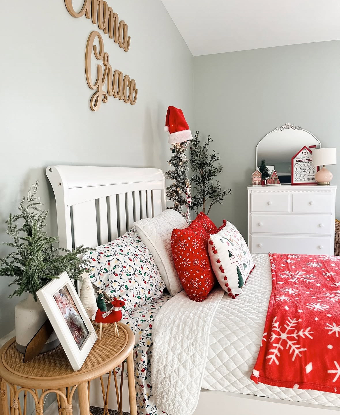 How to Decorate a Kids’ Bedroom for Christmas - 22 Easy Wins