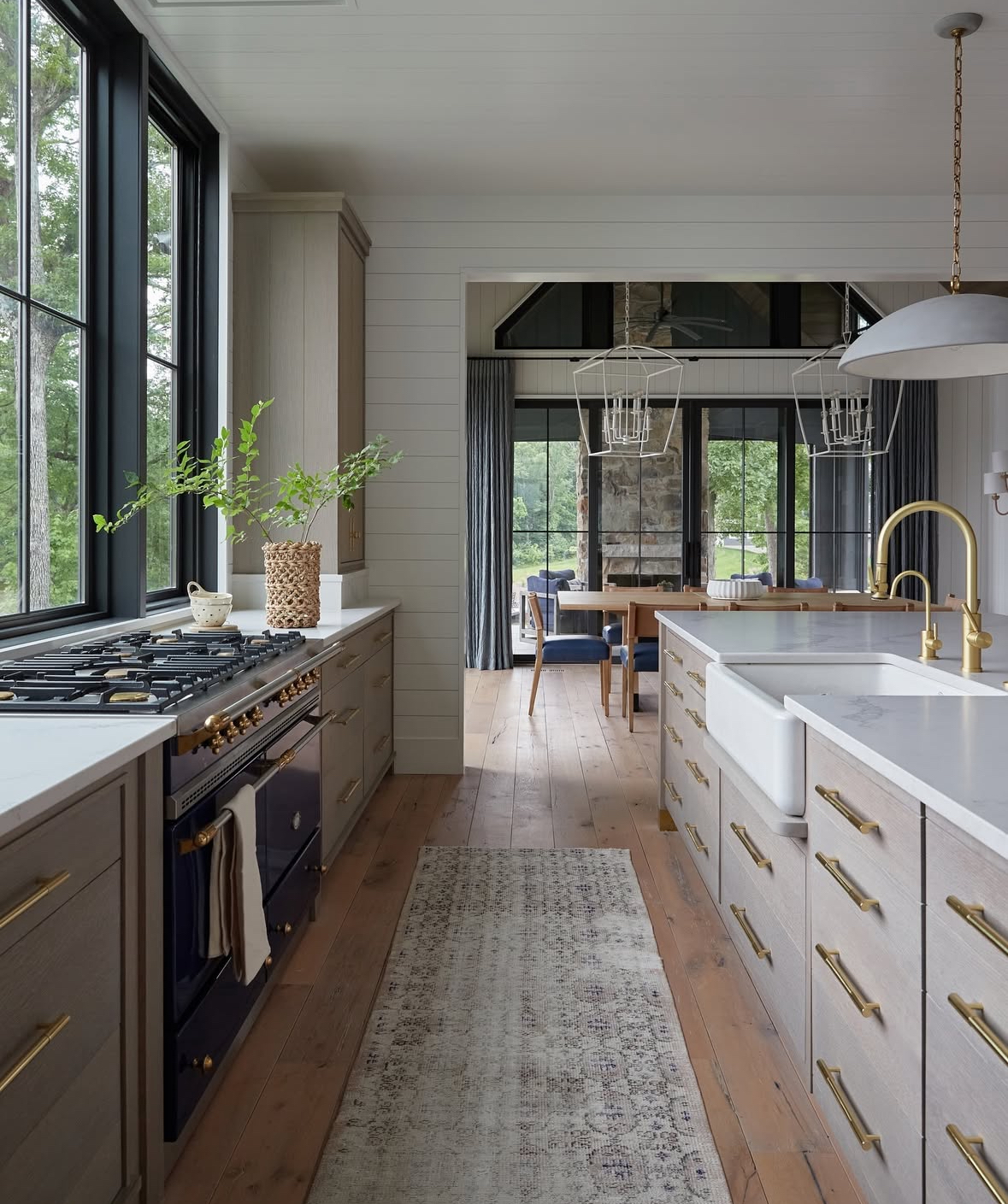 26 Light, Bright, And Breezy Lake House Kitchen Inspiration