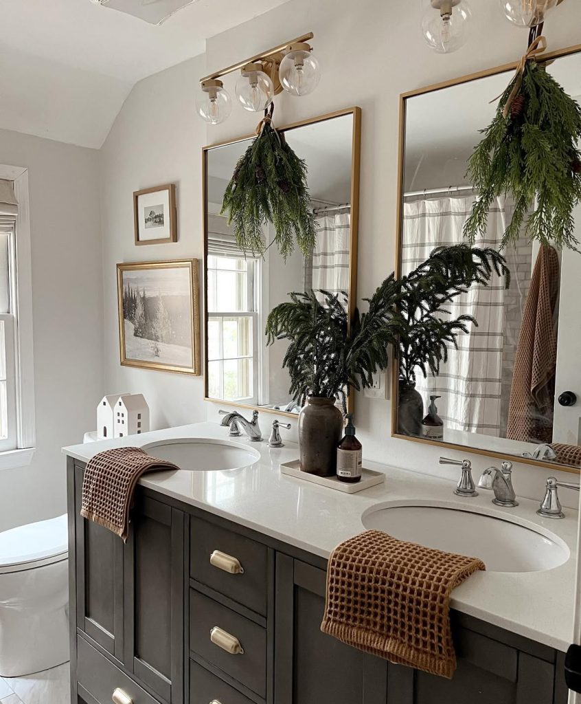 Bathroom decorated with green Christmas accents and gold details