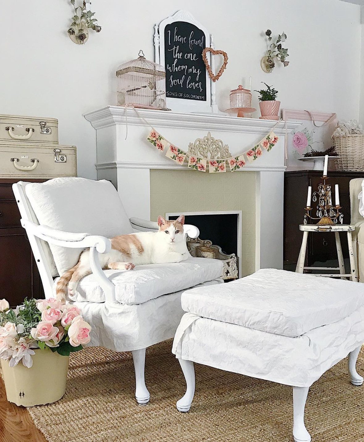 21 Shabby Chic Decor Ideas: How To Mix Florals, Lace, And Chippy Furniture