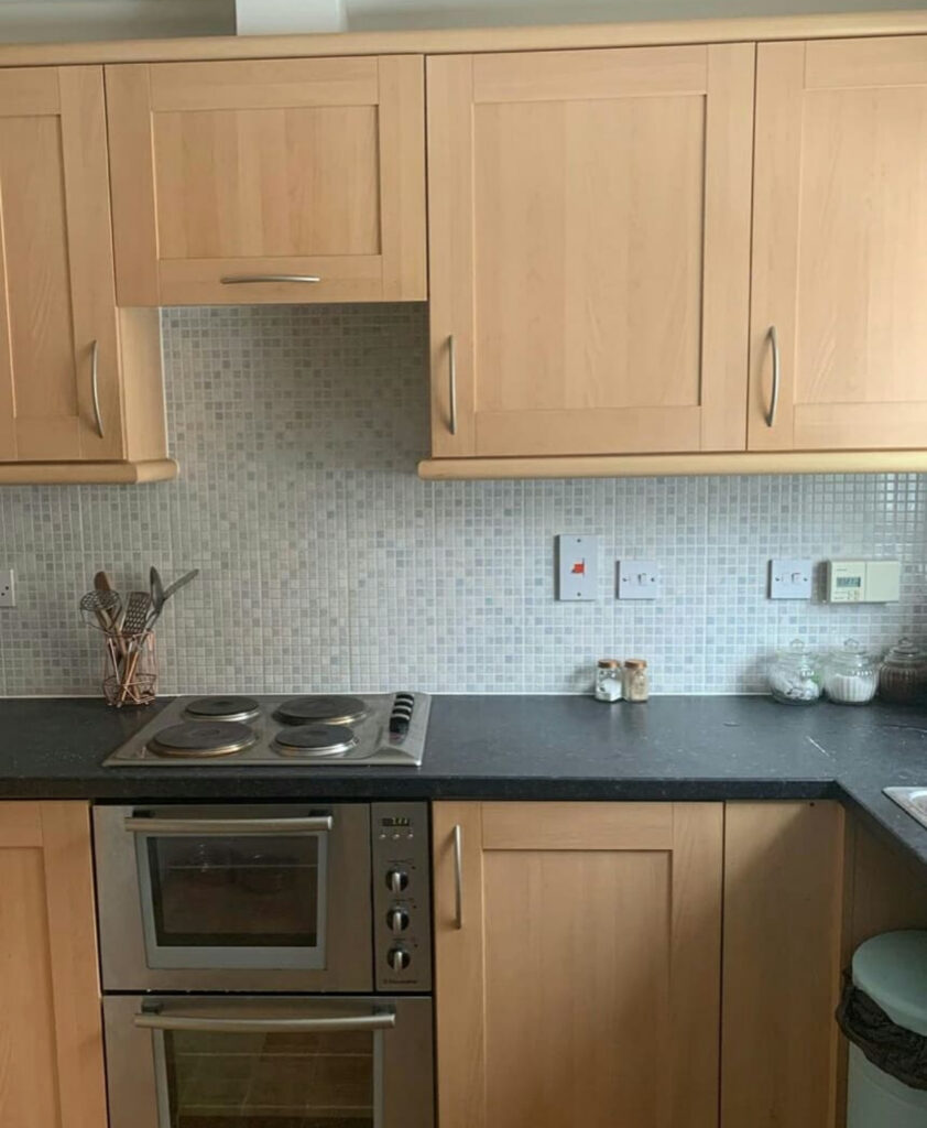 Green botanical kitchen with Constance Moss painted cabinets, refreshed tiles and updated handles, created on a tiny budget by @lifewithmolly__ using @frenchicpaint.