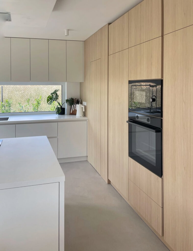 White and wood Scandinavian kitchen design