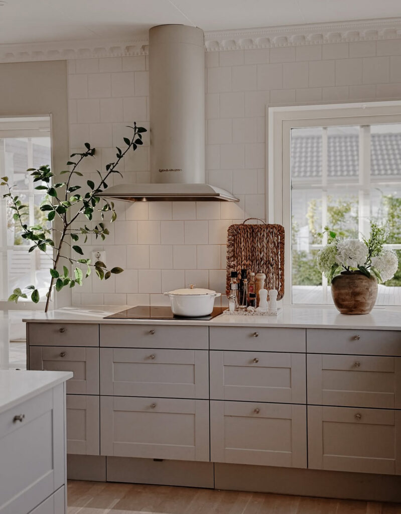 White and grey Scandinavian kitchen design