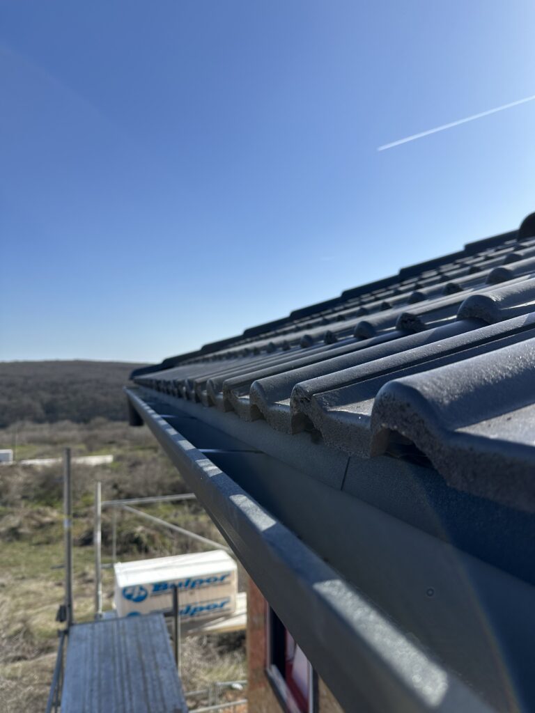 new build roof anthracite tiles