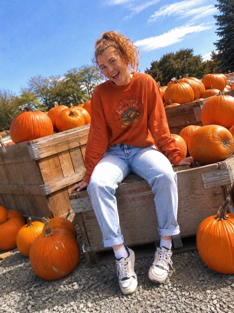 Vintage orange sweatshirt and mom jeans pumpkin patch outfit