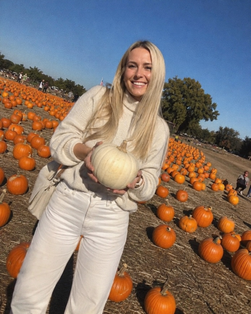 Monochrome cream sweater and white jeans pumpkin patch outfit